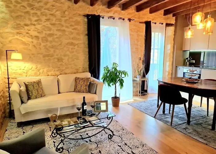 Maison De Jeanne * 萨尔拉拉卡内达